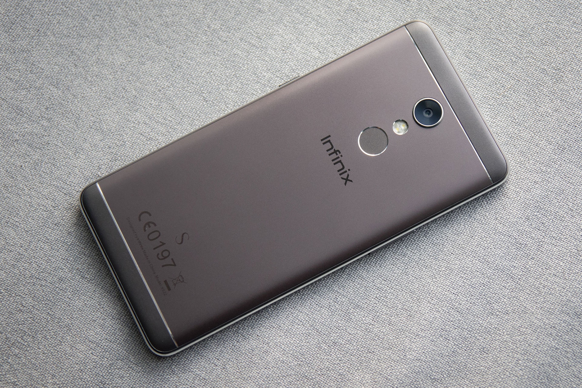 smartphone voi camera selfie kep anh 1