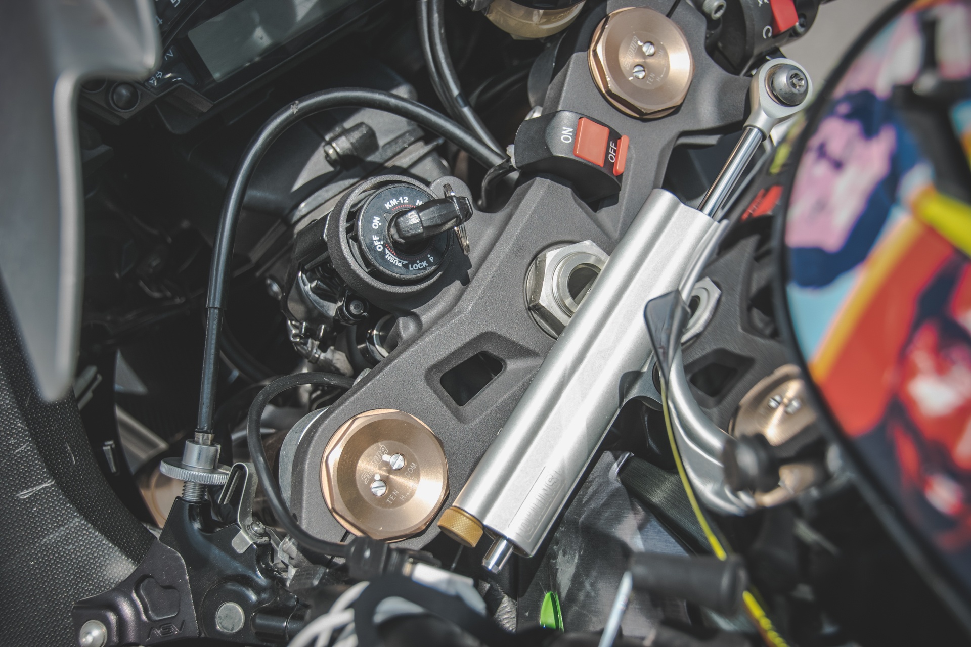 Kawasaki ZX-10R độ Captain America ảnh 7 Kawasaki ZX-10R do Captain America anh 7