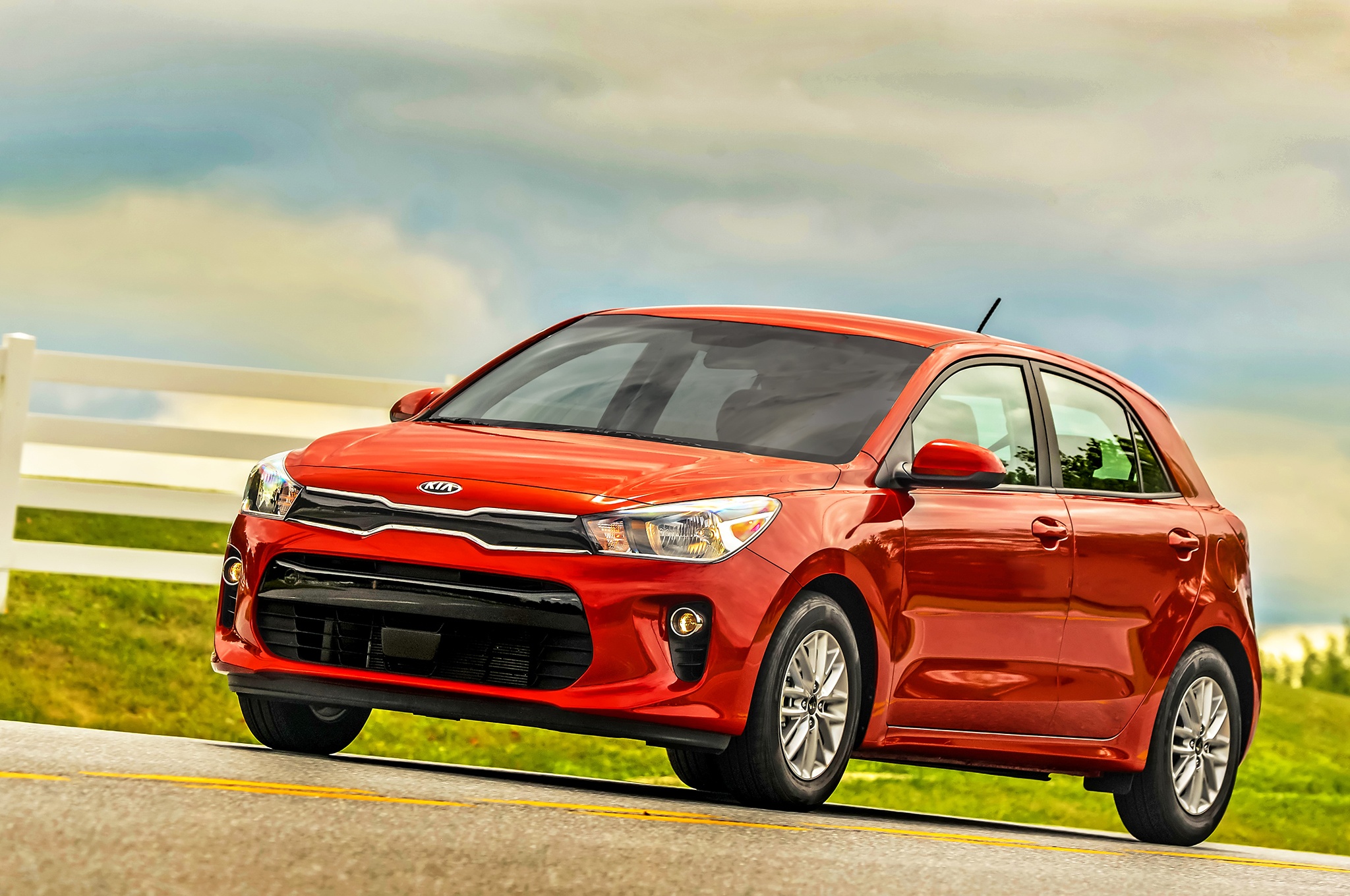 Kia Rio 2018 có giá khởi điểm từ 14.795 USD ảnh 2 Kia Rio 2018 co gia khoi diem tu 14.795 USD anh 2