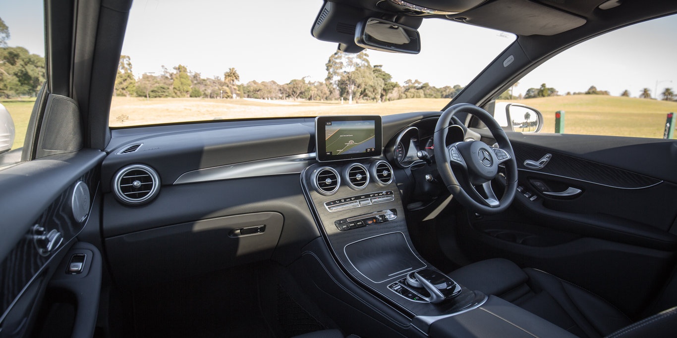 So sánh Audi Q5 TDI với Mercedes-Benz GLC 220d ảnh 3 So sanh Audi Q5 TDI voi Mercedes-Benz GLC 220d anh 3