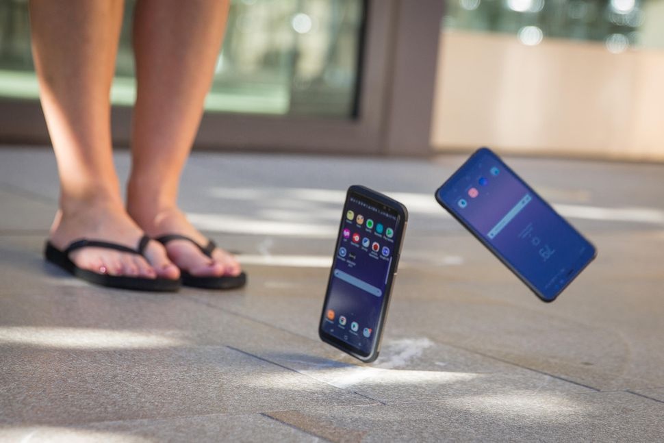 Các mẫu smartphone chống nước đặc dụng ảnh 2 Cac mau smartphone chong nuoc dac dung anh 2