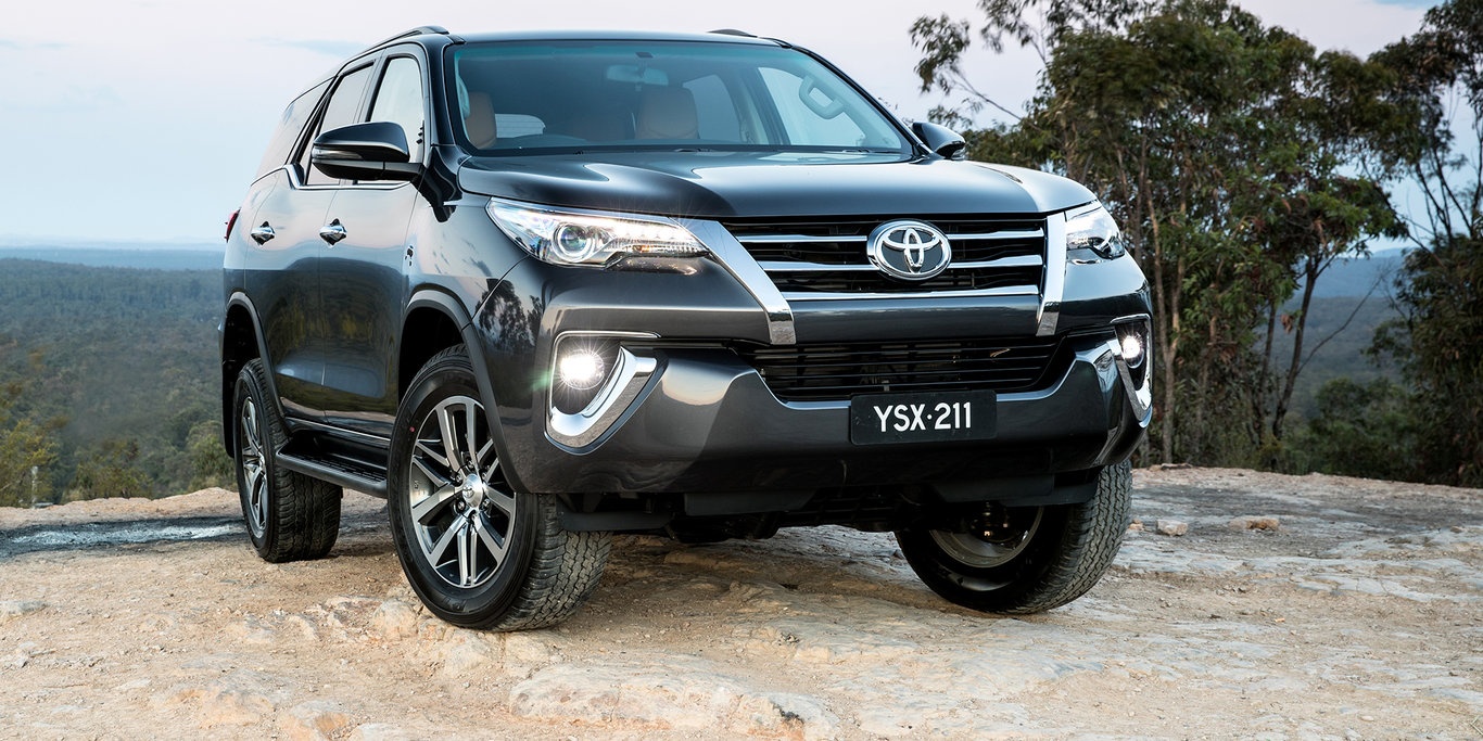 Cac phien ban Toyota Fortuner 2018 dong loat giam gia hinh anh