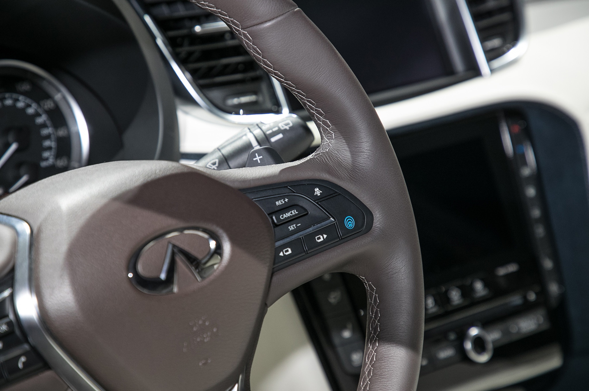 Infiniti QX50 2019 hiện đại với động cơ biến thiên tỷ số nén ảnh 6 Infiniti QX50 2019 hien dai voi dong co bien thien ty so nen anh 6