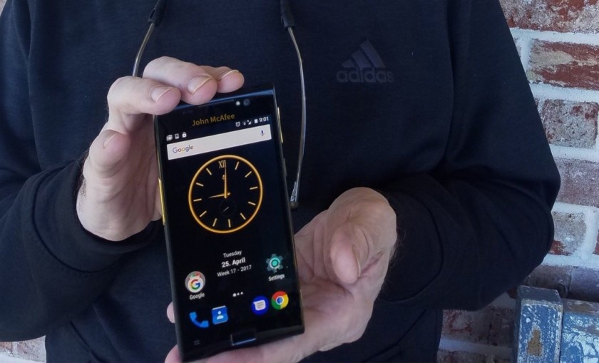 Smartphone sieu an toan cua ong chu McAfee bi hack hinh anh