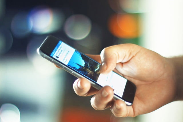 Duc phat Facebook, YouTube 60 trieu USD neu de nguoi dung chui nhau hinh anh