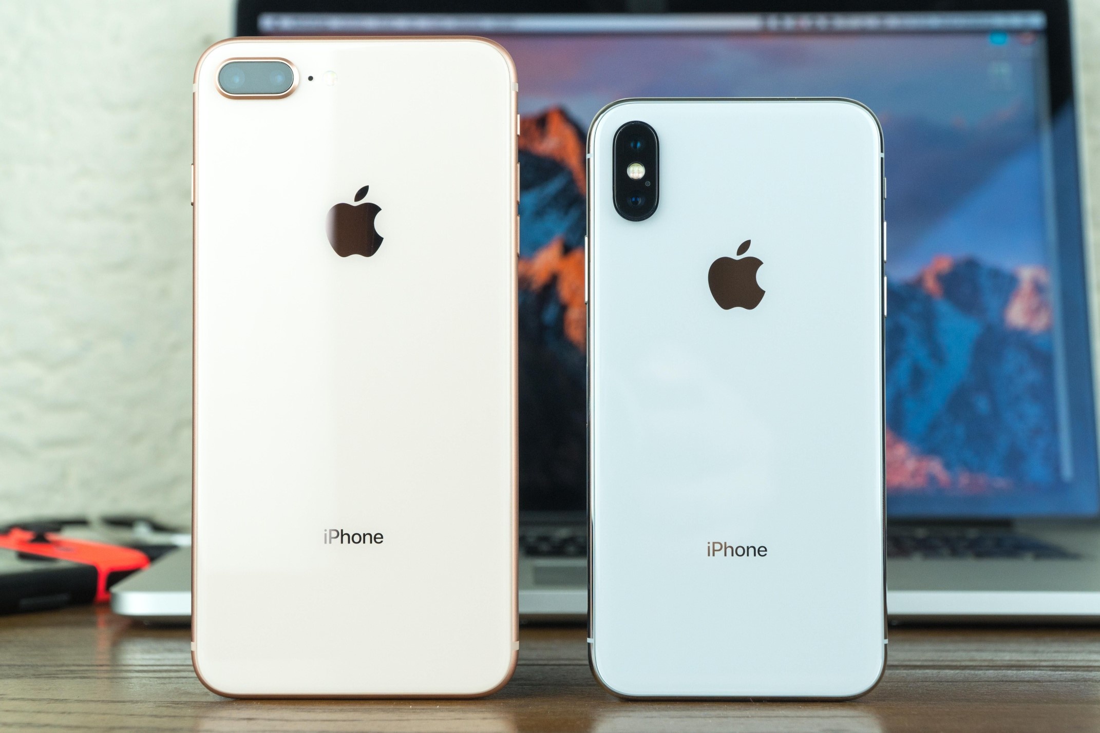 iPhone ban kem, Apple van thu loi ky luc hinh anh
