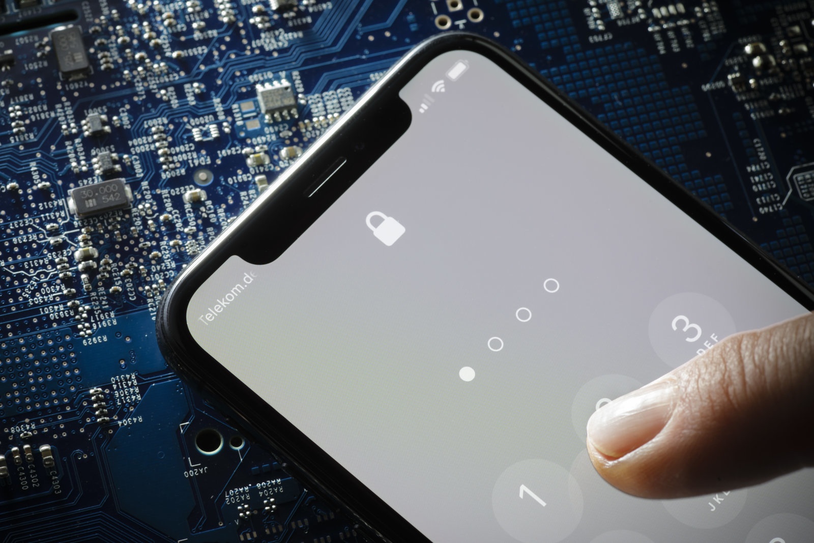 Ma nguon iOS bi lo, iPhone co the thanh moi ngon cho hacker hinh anh