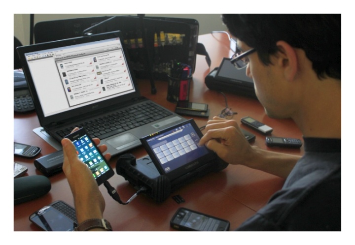 Nguy co iPhone bi hack tren dien rong anh 2