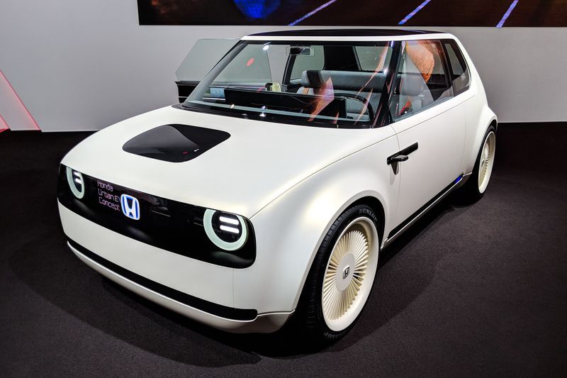 Honda bien xe do choi thanh xe that voi mau Urban EV hinh anh