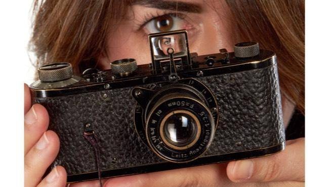 2,4 trieu euro cho chiec may anh dat nhat the gioi hinh anh