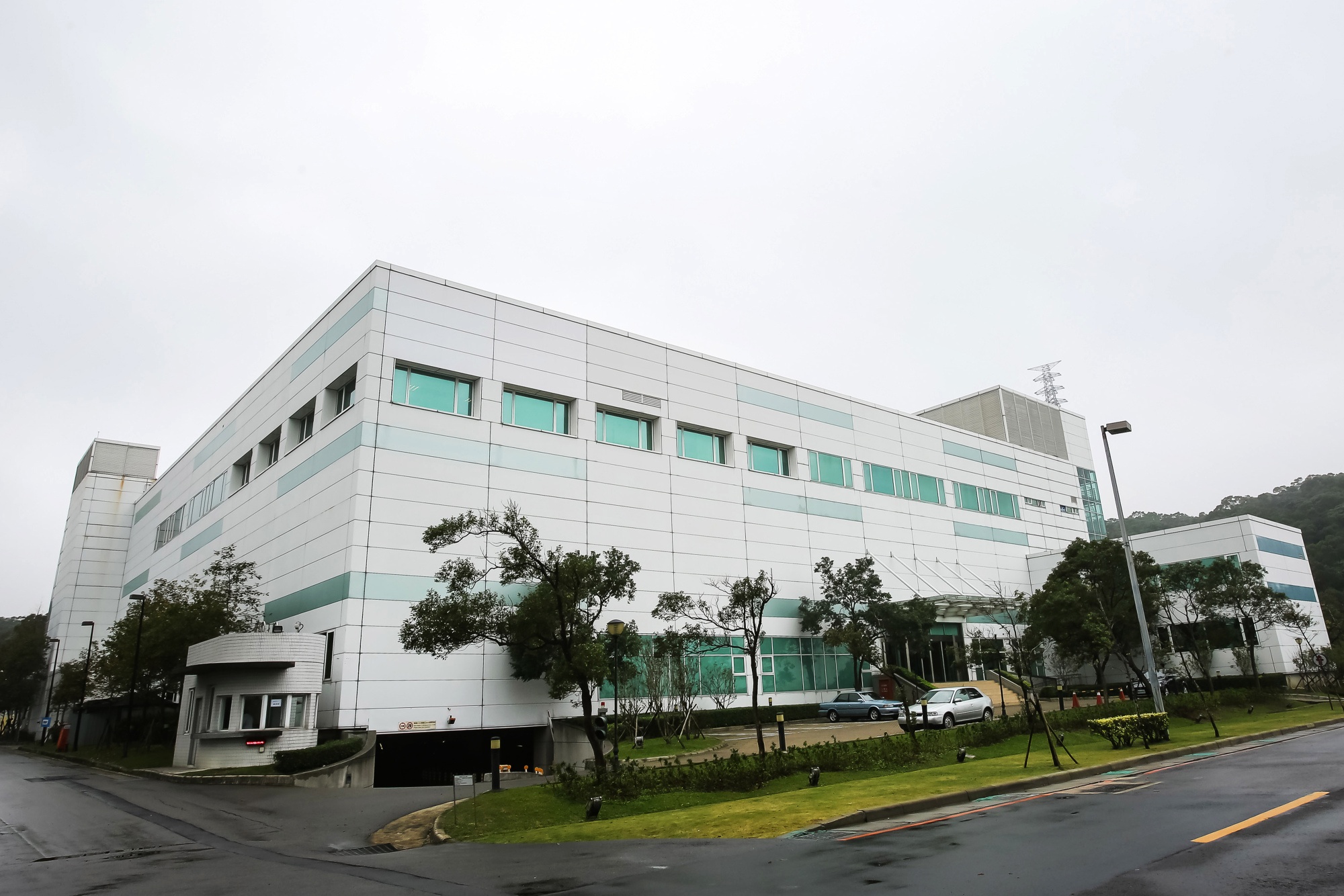 Apple bí mật xây nhà máy sản xuất màn hình mới ảnh 3 Apple bi mat xay nha may san xuat man hinh moi anh 3