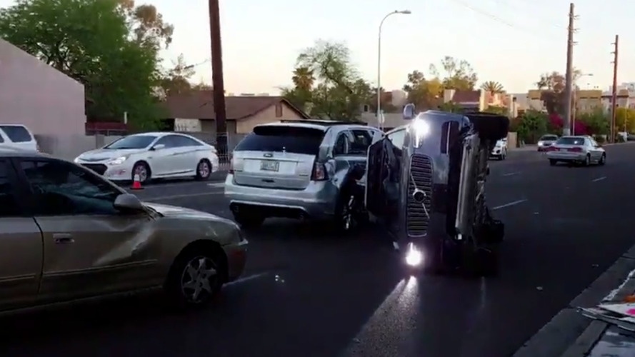 Camera hanh trinh quay canh xe tu lai Uber dam chet nguoi hinh anh