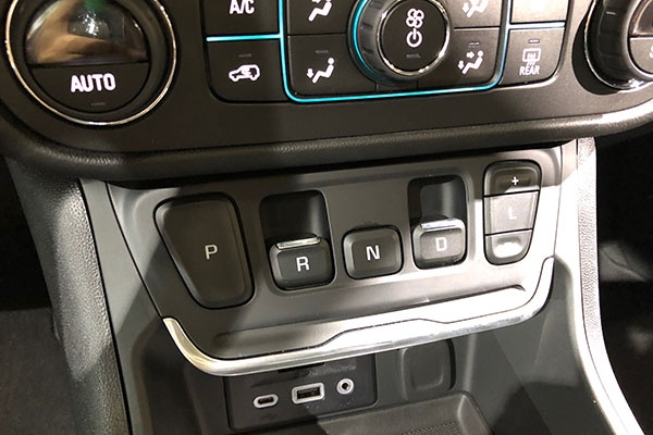 9 chiếc cần số ôtô khiến mọi tài xế phải bối rối ảnh 3 9 chiec can so oto khien moi tai xe phai boi roi anh 3