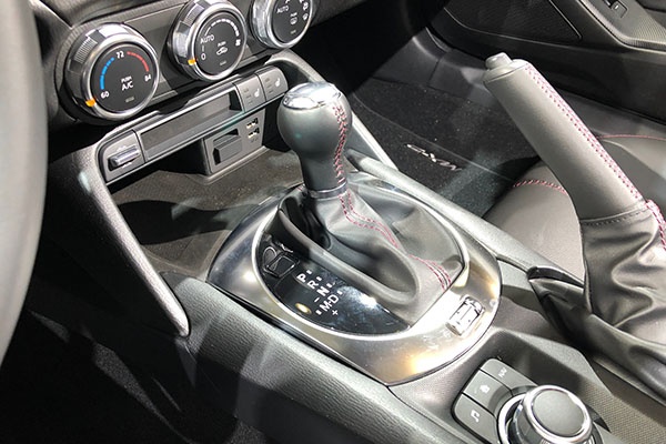 9 chiếc cần số ôtô khiến mọi tài xế phải bối rối ảnh 6 9 chiec can so oto khien moi tai xe phai boi roi anh 6