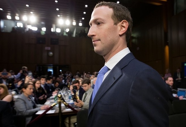 Trong luc Mark Zuckerberg va mo hoi, co phieu Facebook tang vot hinh anh