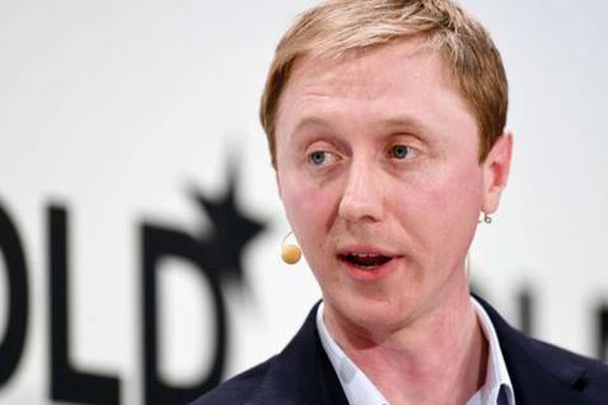 Quyen CEO Cambridge Analytica tu chuc giua tam bao du luan hinh anh