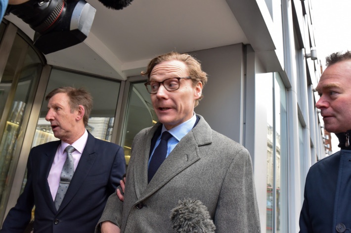 CEO Cambridge Analytica từ chức ảnh 2 CEO Cambridge Analytica tu chuc anh 2
