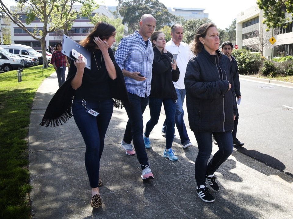 Nhan vien YouTube song trong so hai anh 1