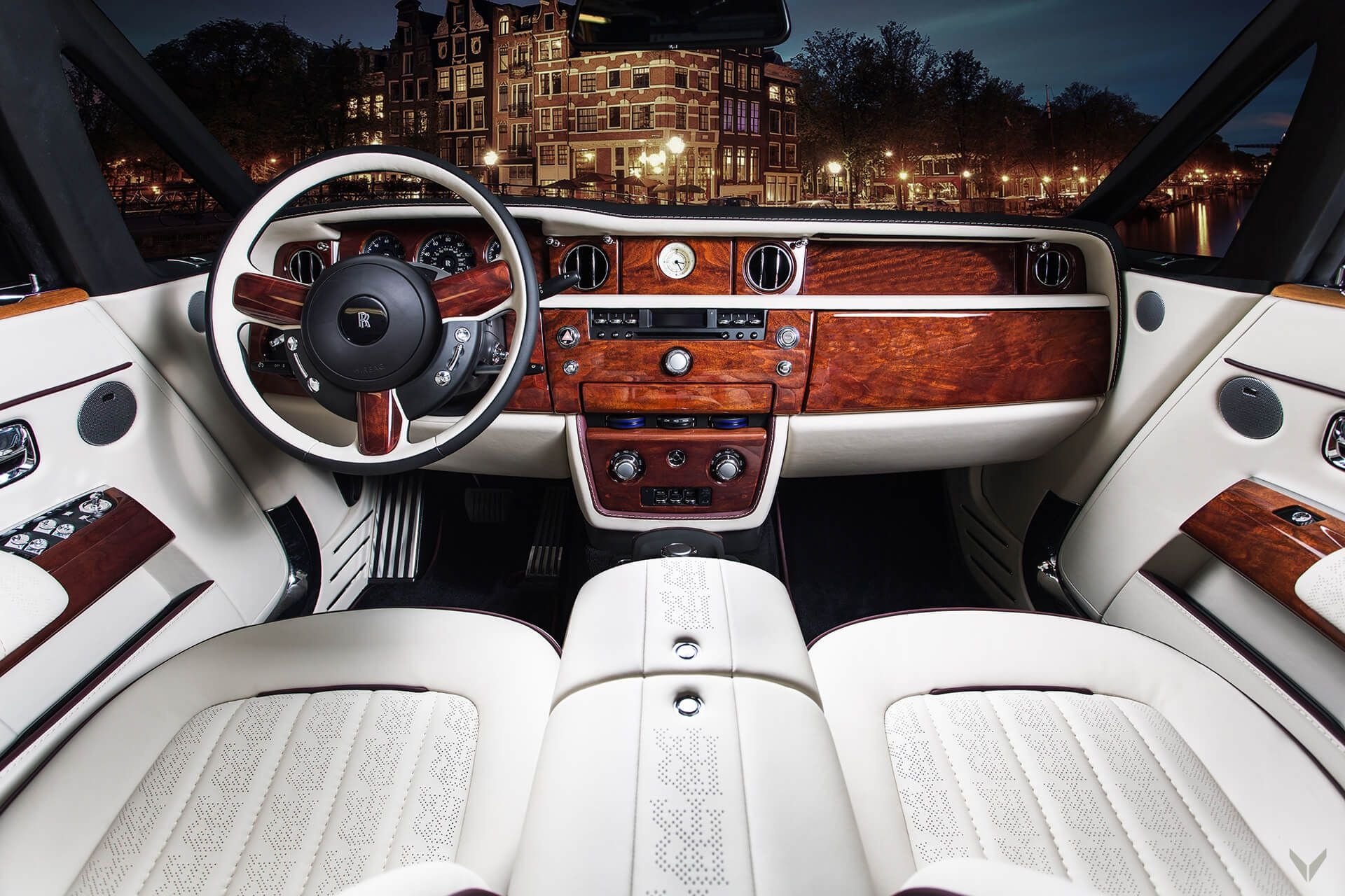 Siêu xe Rolls-Royce phiên bản ‘Anh đào' ảnh 6 Sieu xe Rolls-Royce phien ban ‘Anh dao' anh 6
