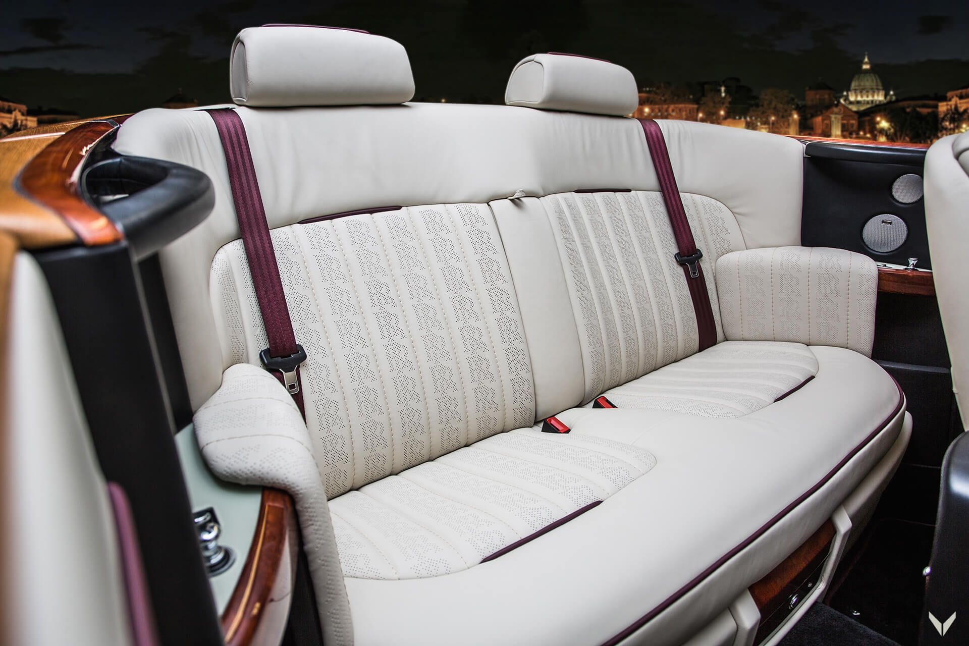 Siêu xe Rolls-Royce phiên bản ‘Anh đào' ảnh 7 Sieu xe Rolls-Royce phien ban ‘Anh dao' anh 7