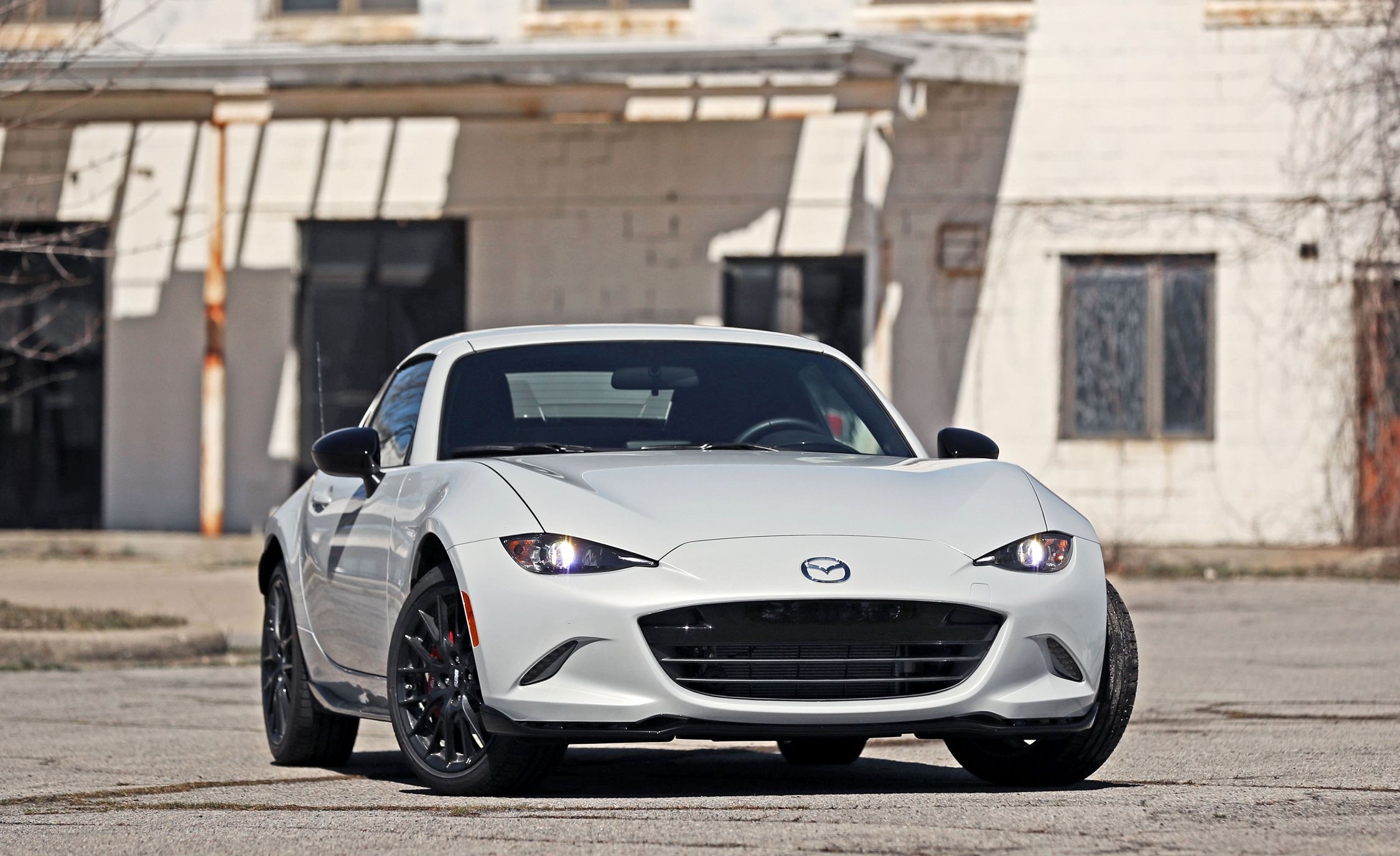 8 chiec coupe the thao bang gia Toyota Camry anh 2