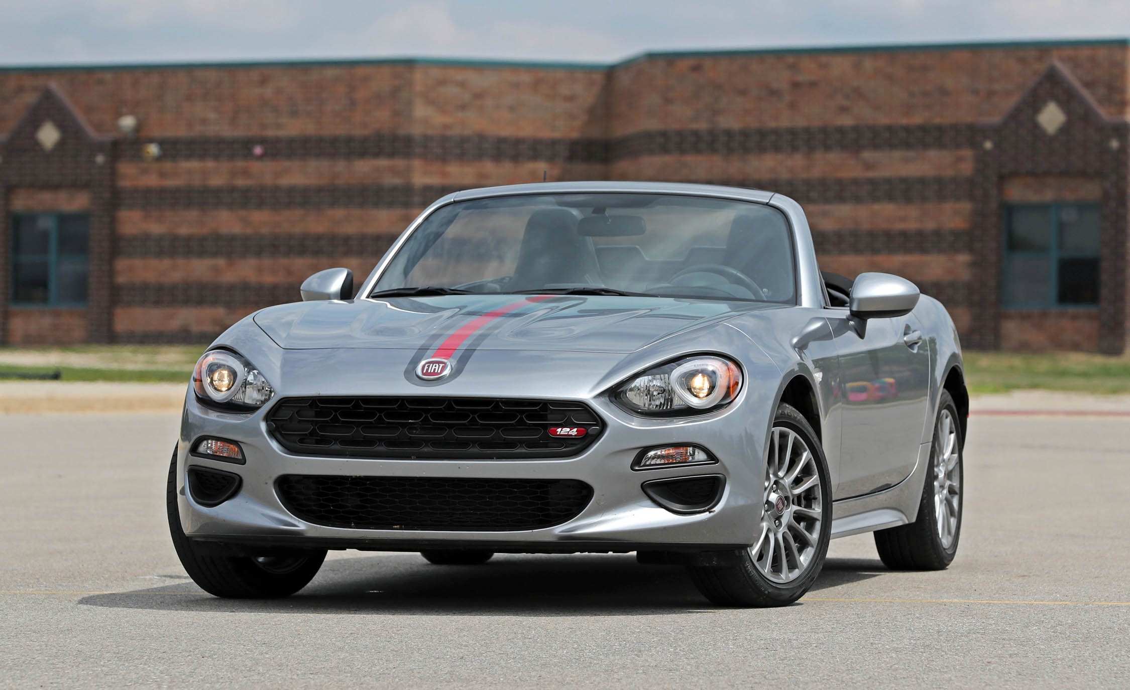 8 chiec coupe the thao bang gia Toyota Camry anh 3