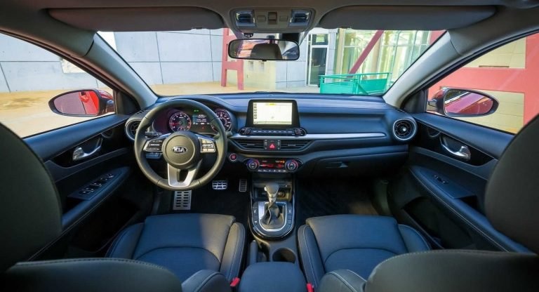 Man hinh giai tri - net 'kem sang' cua nhieu mau xe ten tuoi hinh anh