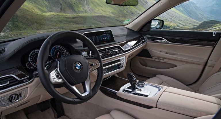 Man hinh thong tin giai tri xe hoi thiet ke cau tha anh 3