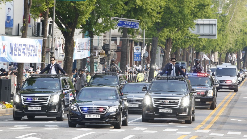 Doan xe Tong thong Moon Jae-in. hinh anh