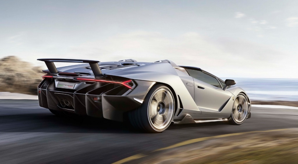 Sieu xe Lamborghini Centenario tren duong pho hinh anh