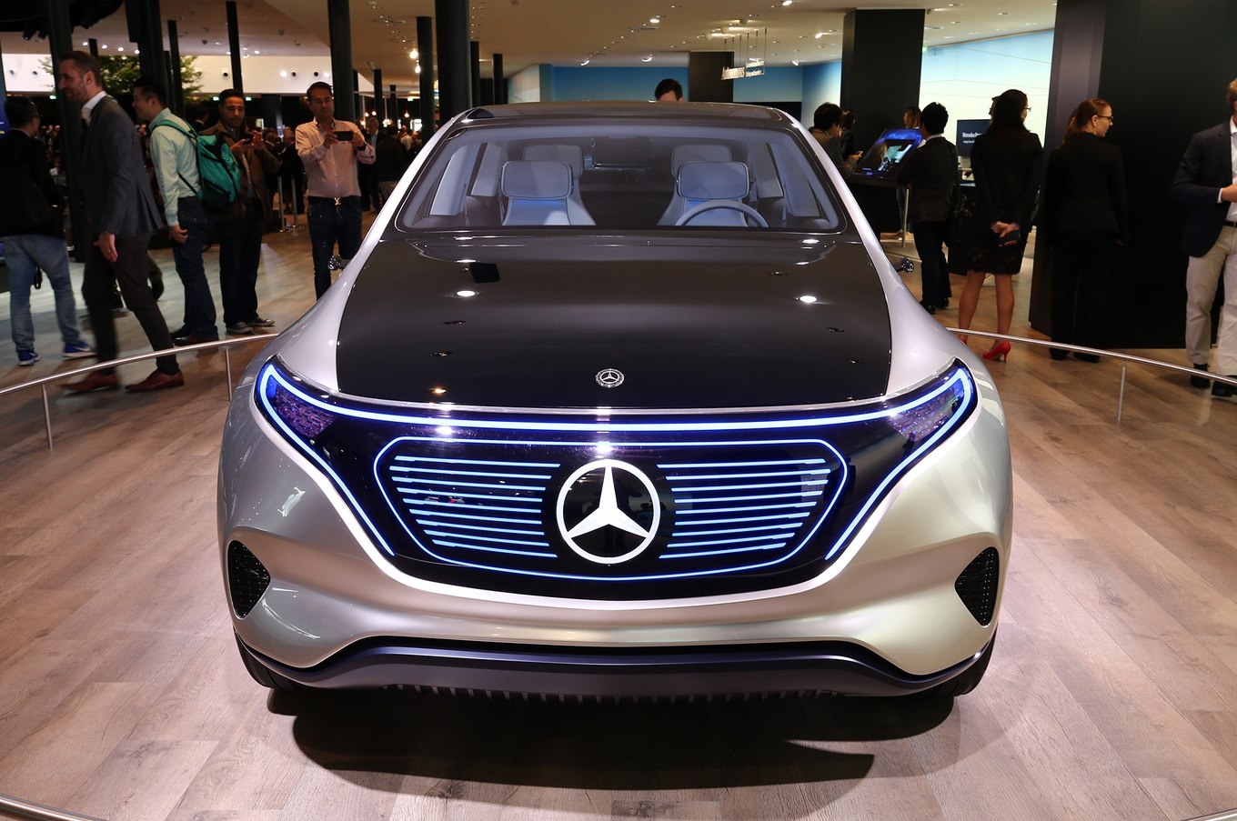 Các mẫu xe điện cạnh tranh với Tesla ảnh 3 Cac mau xe dien canh tranh voi Tesla anh 3