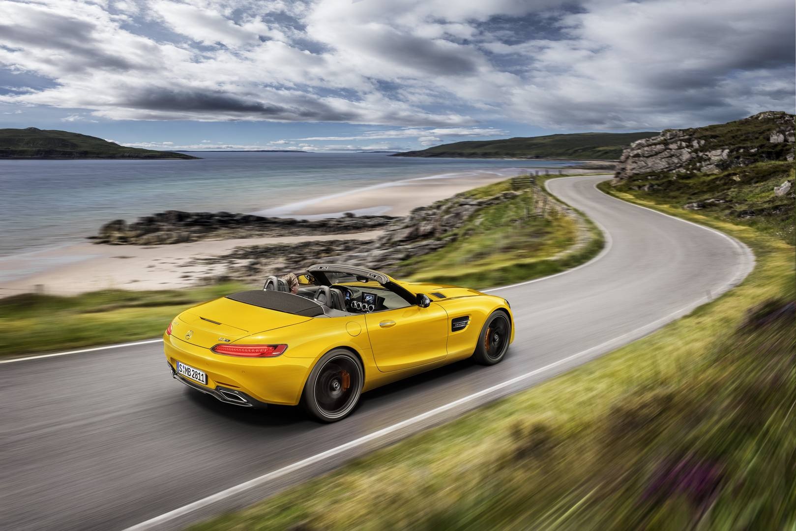 Mercedes-AMG GT S Roadster 2019 mui tran manh me va cuon hut anh 2