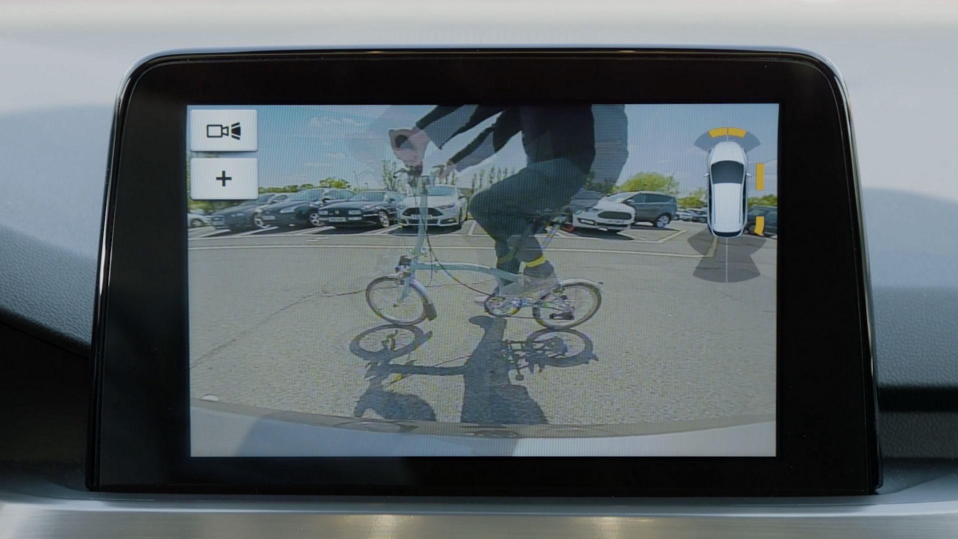 Camera lui 180 do cua Ford Focus moi anh 2