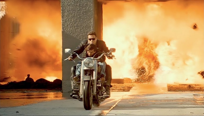 Harley-Davidson trong 'Ke huy diet 2' co gia ngang sieu xe hinh anh