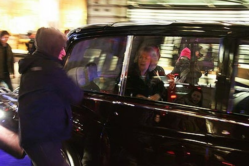 Phu nhan hoang tu Anh phai hoc ky nang lai xe thoat nan anh 2