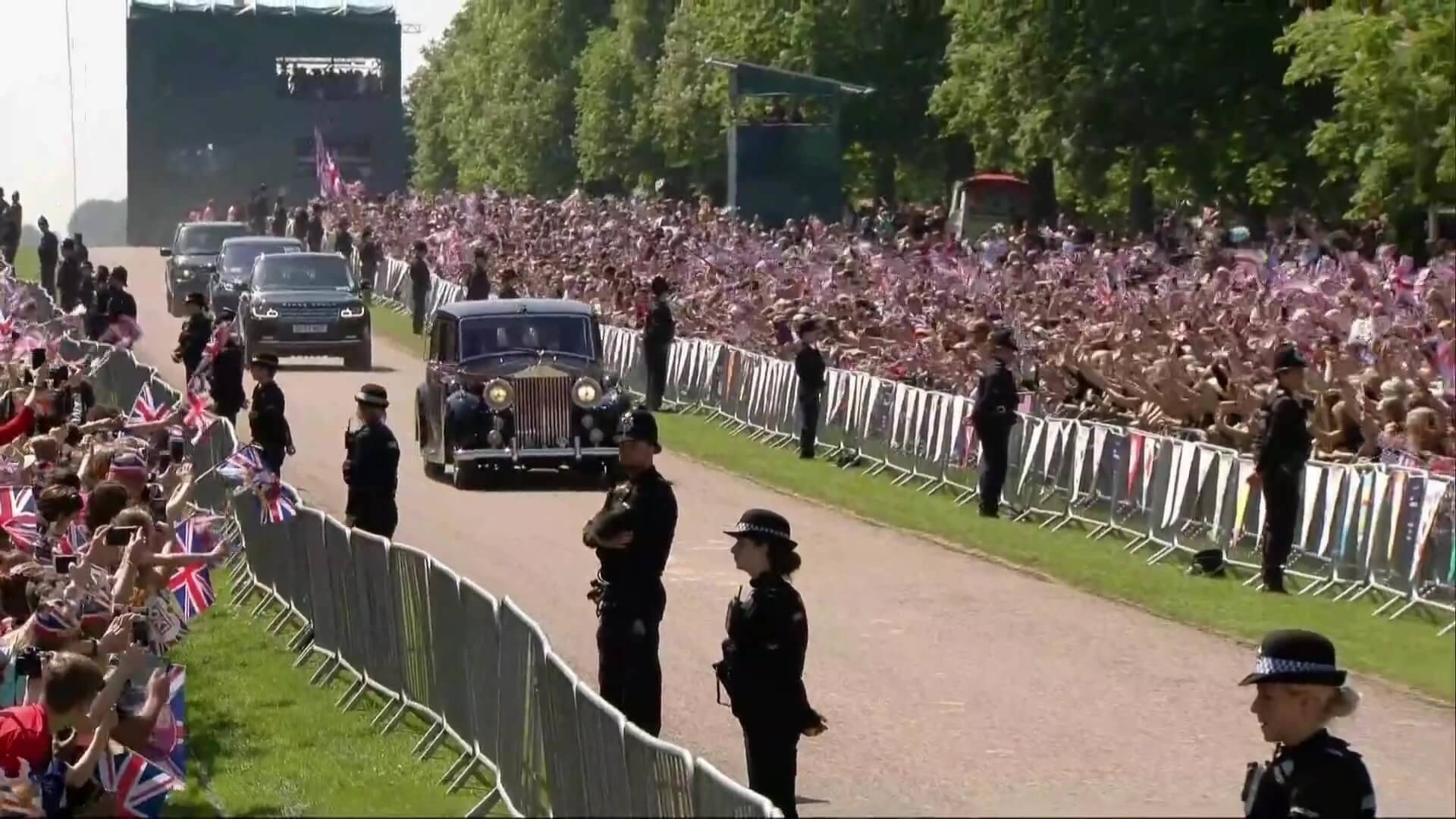 Phu nhan hoang tu Anh phai hoc ky nang lai xe thoat nan anh 5