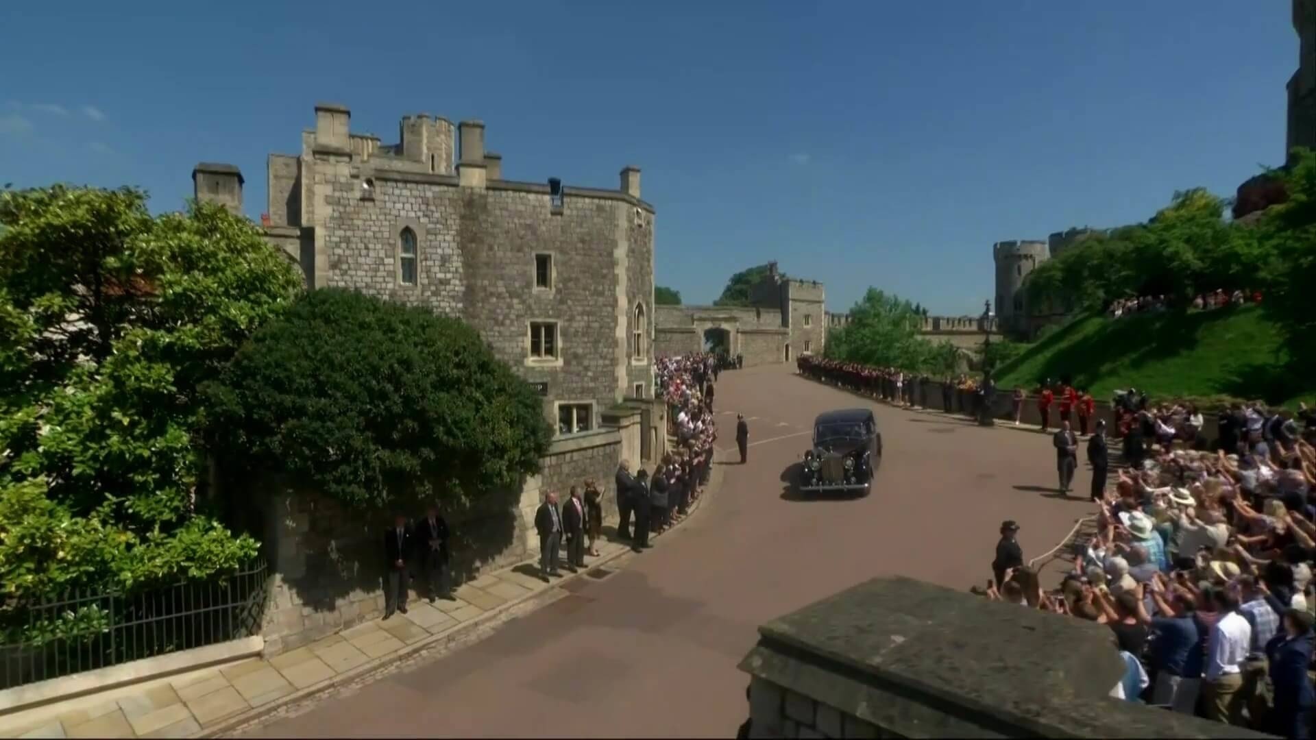 Phu nhan hoang tu Anh phai hoc ky nang lai xe thoat nan anh 8