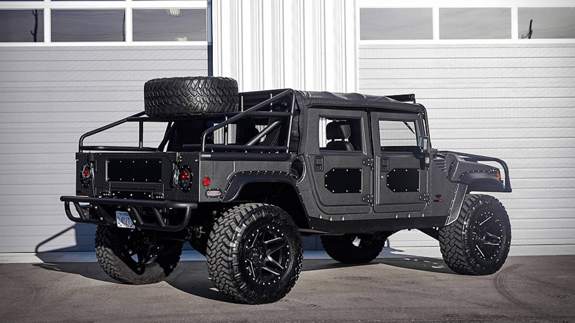Hummer H1 duoc nang cap moi anh 2