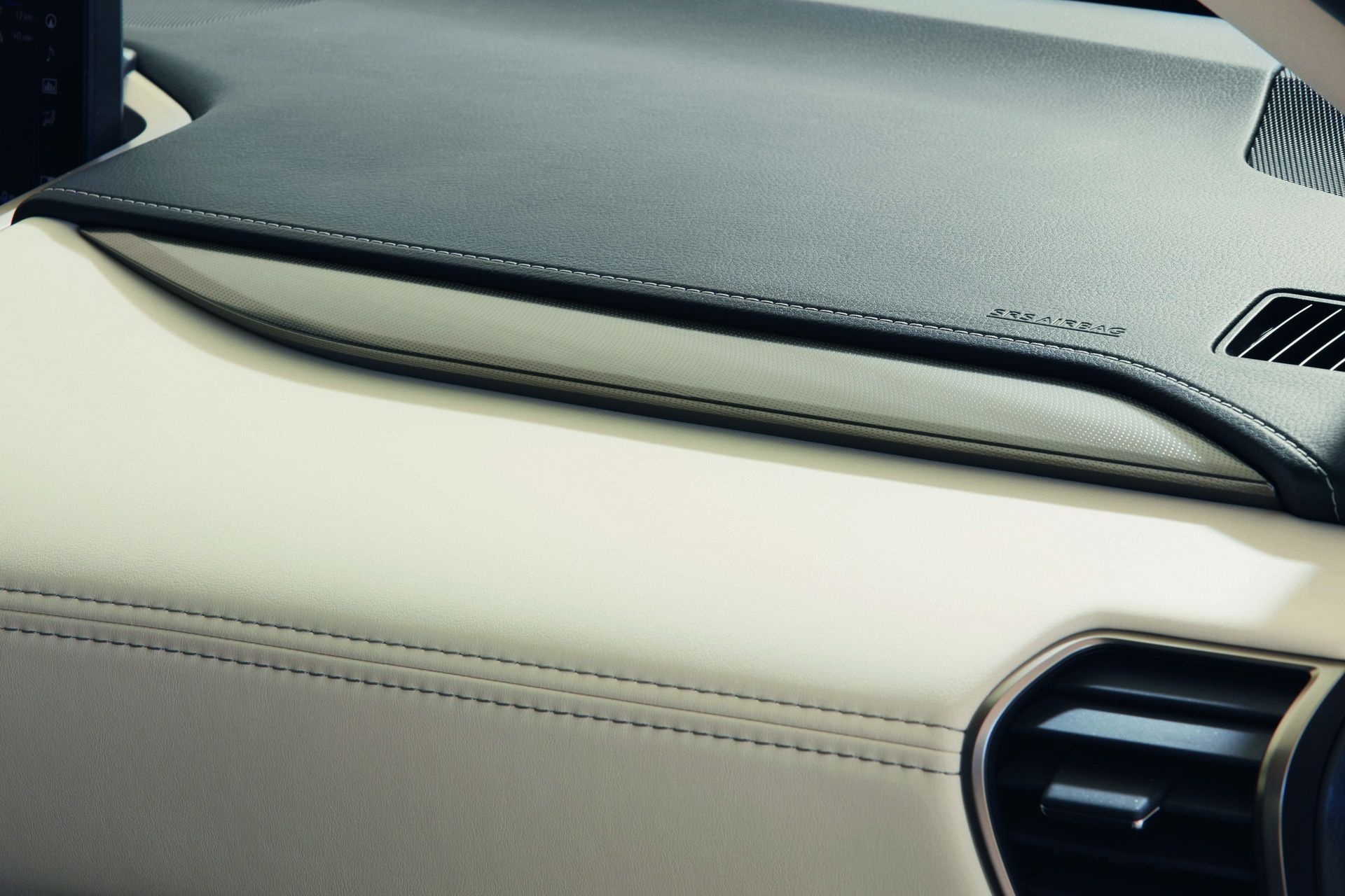 Lexus NX 300h ban the thao,  gia tu 49.000 USD anh 5