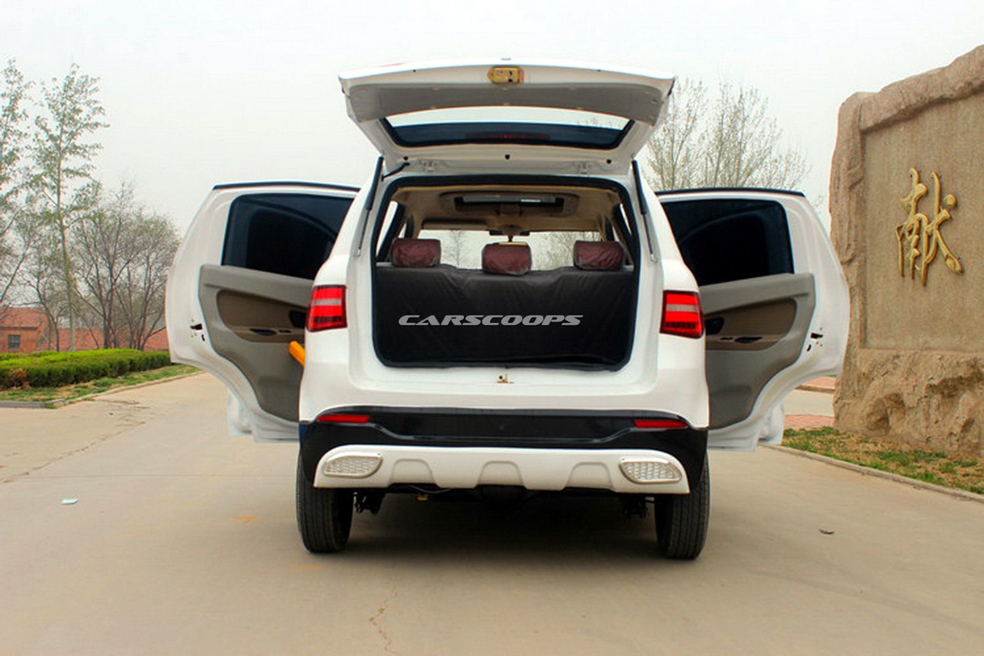 Xe nhái Range Rover Evoque và Mercedes GLE ảnh 9 Xe nhai Range Rover Evoque va Mercedes GLE anh 9