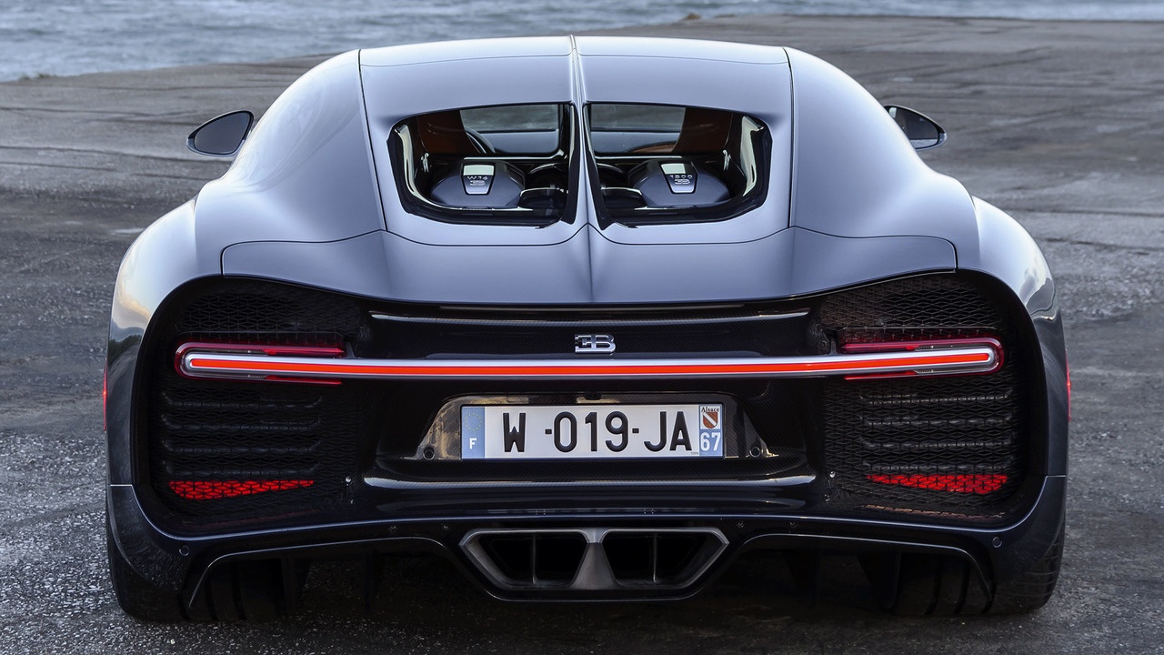 Sieu xe Bugatti Chiron ban dac biet thu 100 anh 7