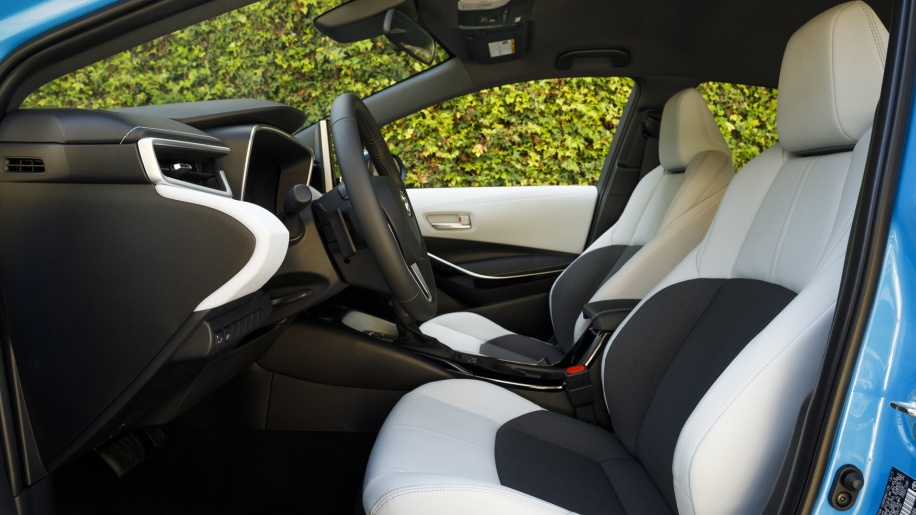 Gia ban Corolla Hatchback 2019 anh 6