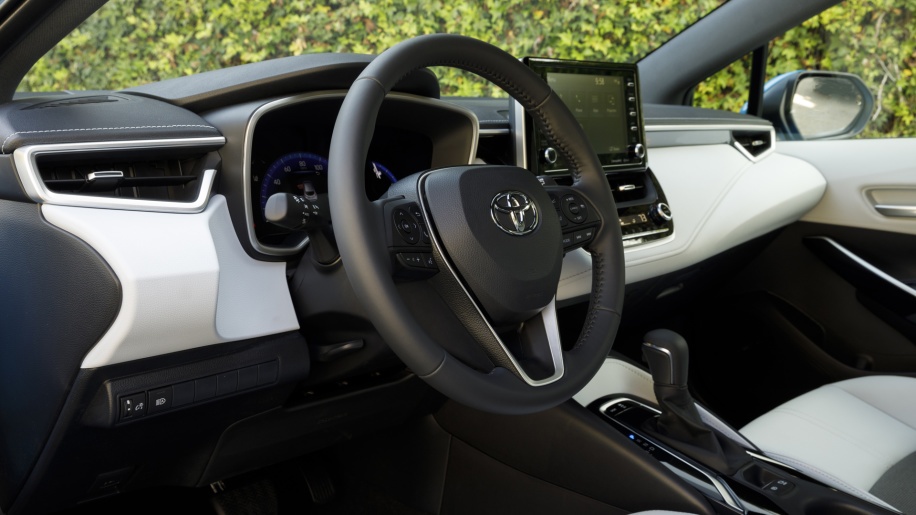 Gia ban Corolla Hatchback 2019 anh 8