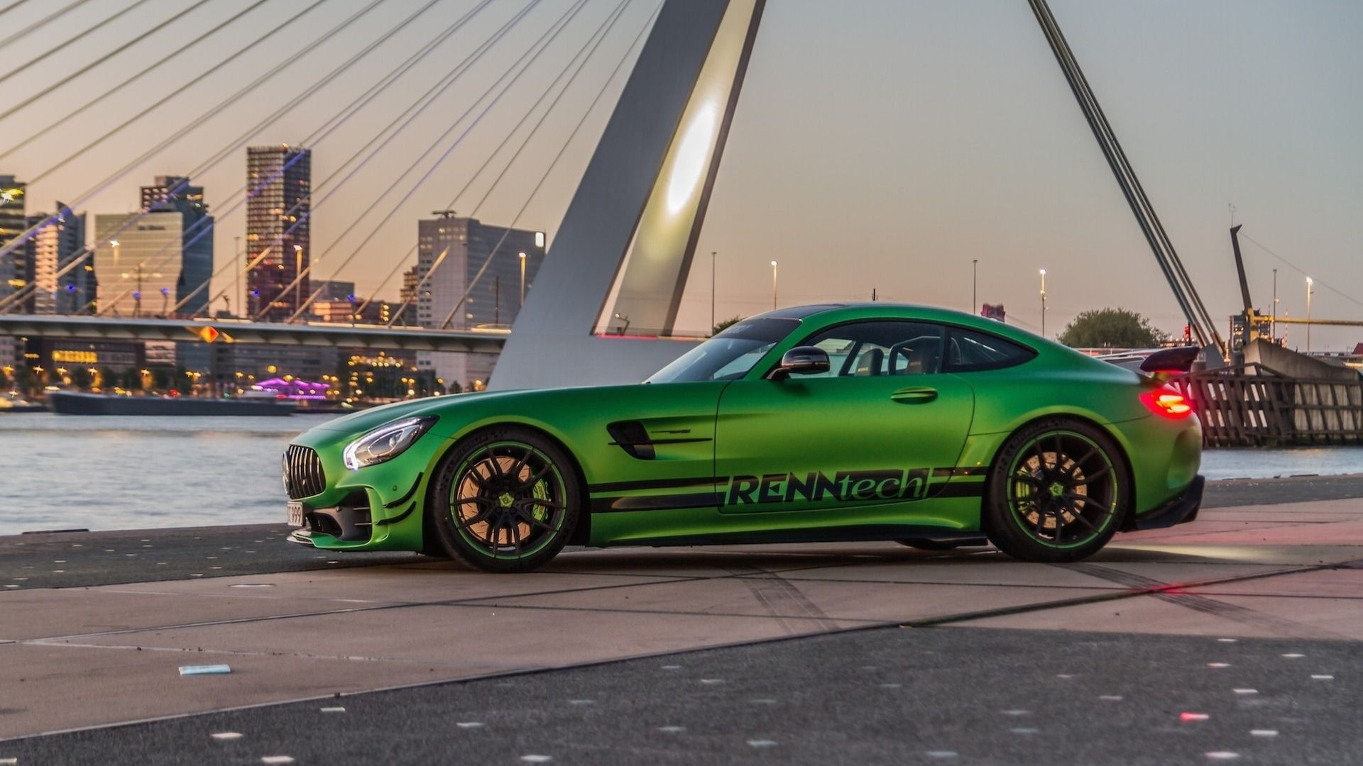 Mercedes-AMG GT R ban do anh 2