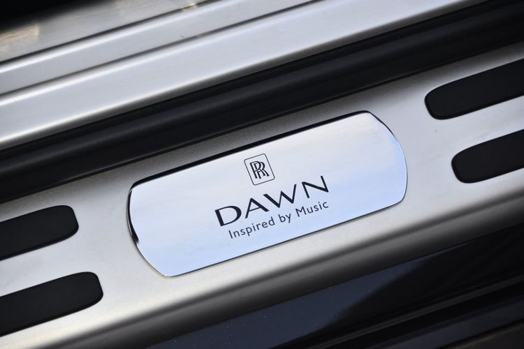 Rolls-Royce Dawn “Inspired by Music” sieu sang co kha nang choi nhac hinh anh