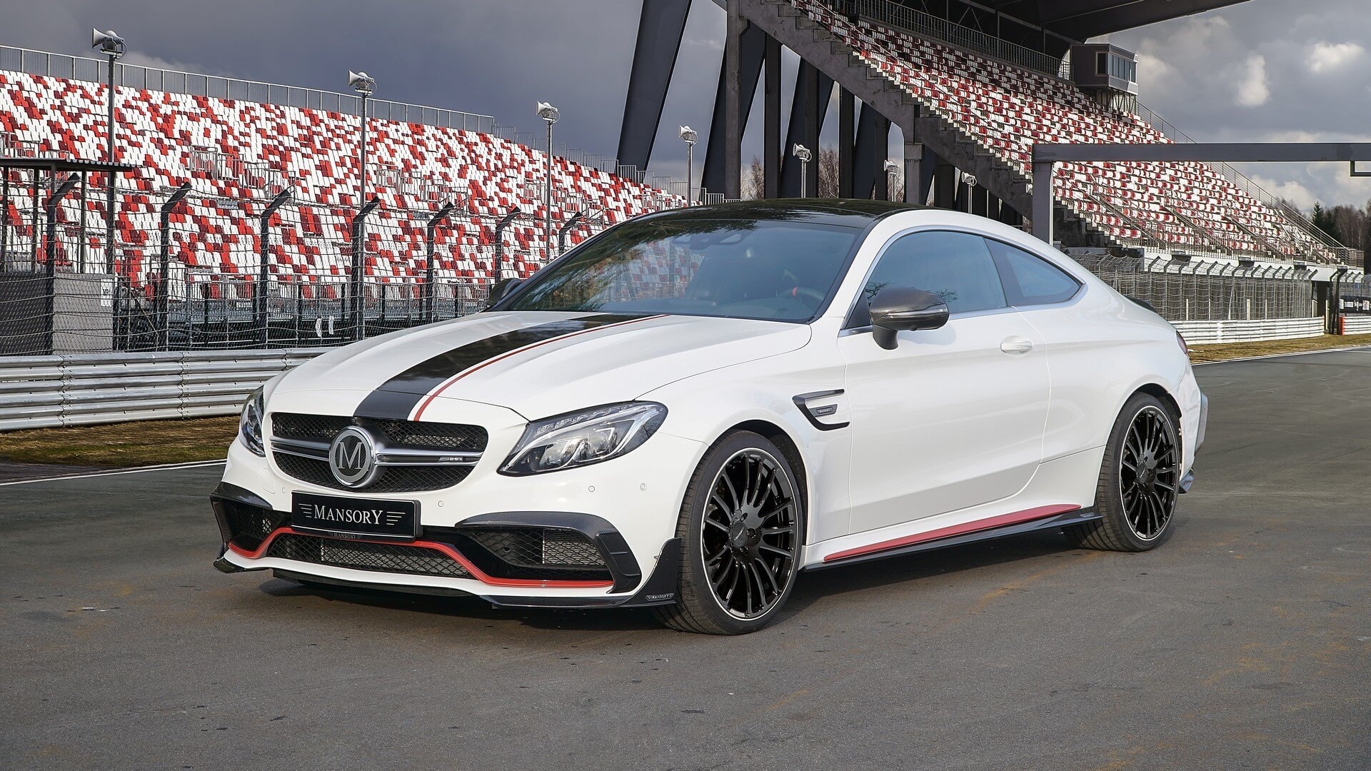 Mercedes-AMG C63 ‘hoa than’ thanh xe dua hinh anh