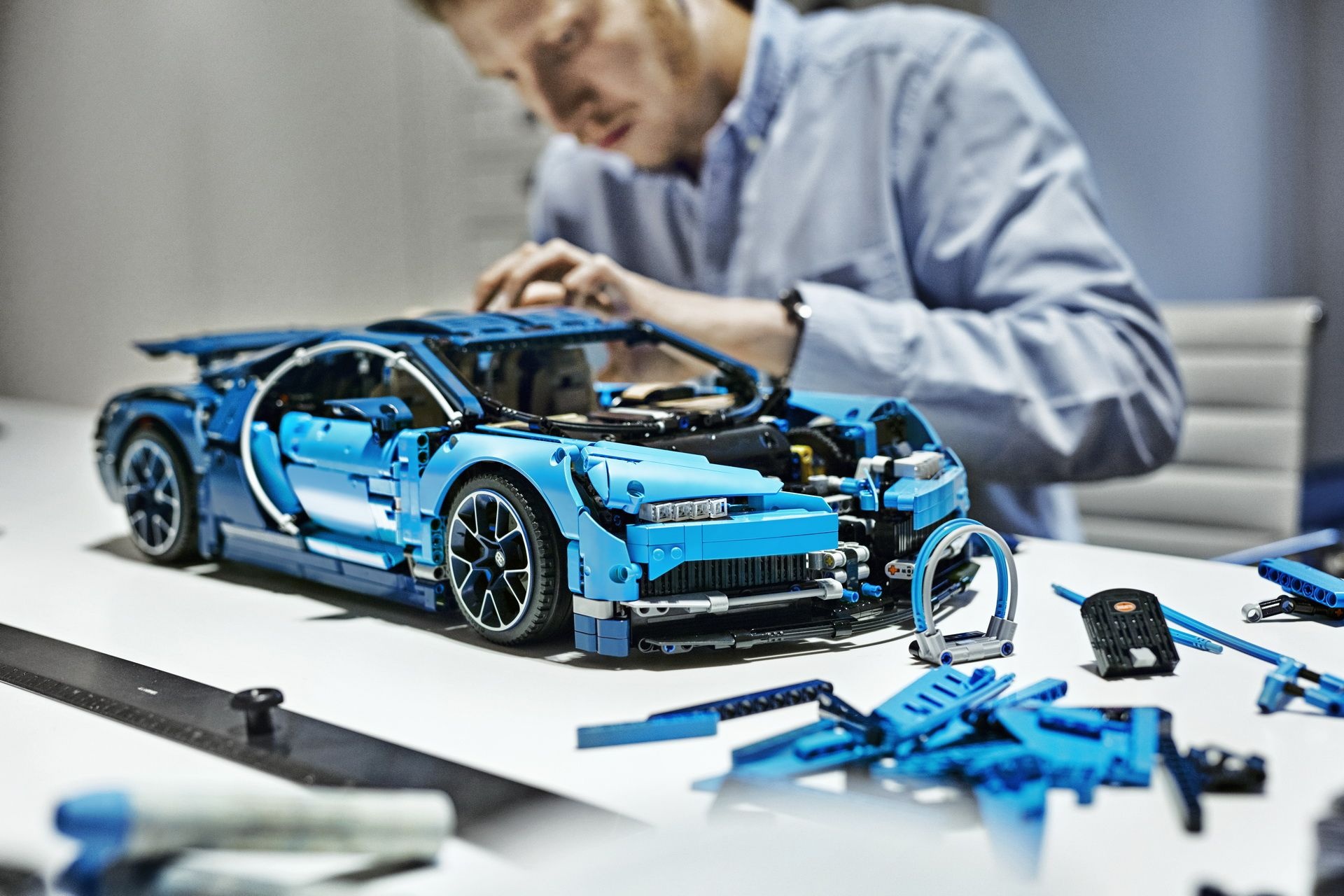 Sieu xe Bugatti Chiron cua Lego gia 350 USD hinh anh