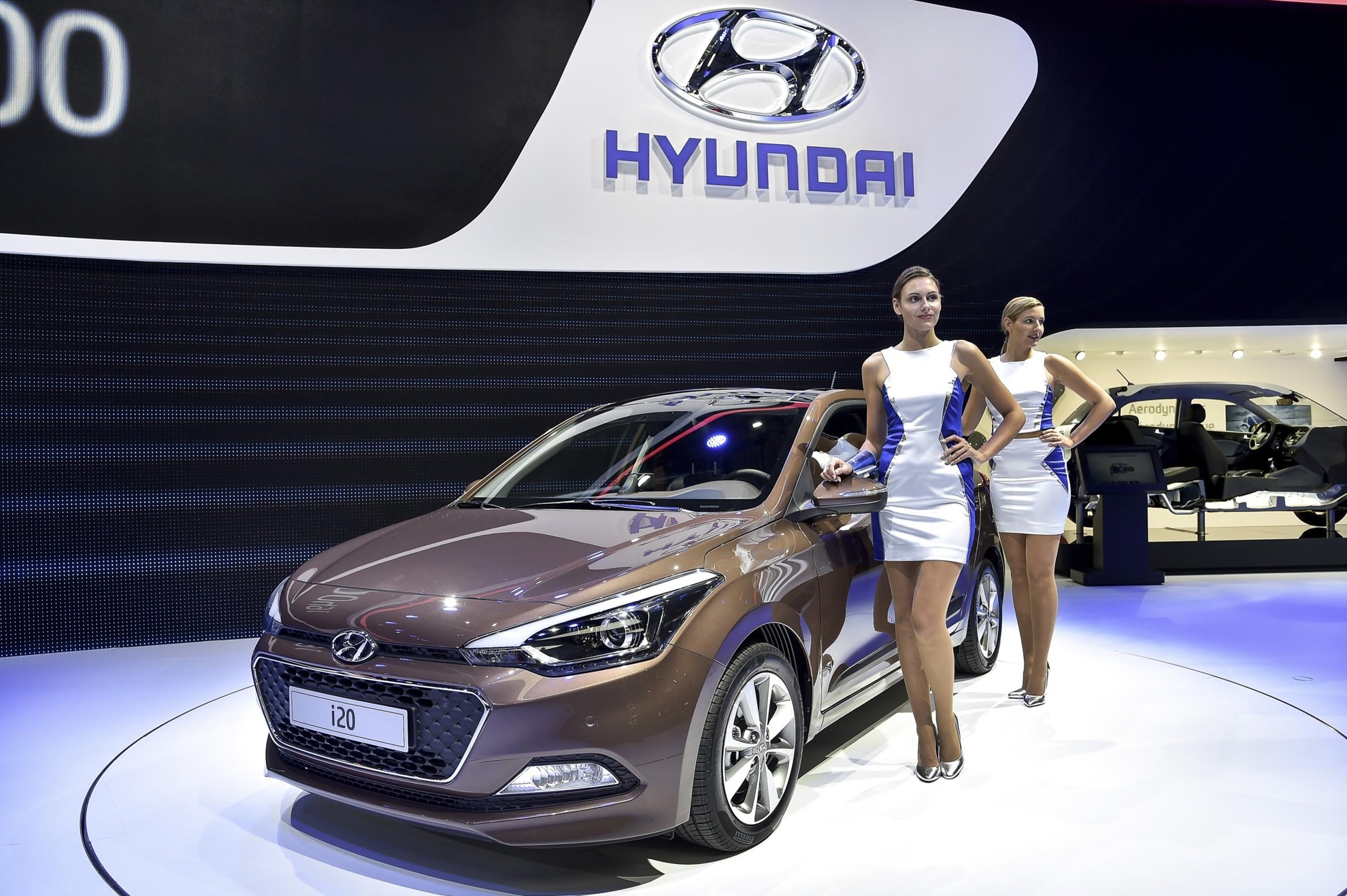 Hyundai thue ngoai san xuat xe anh 9