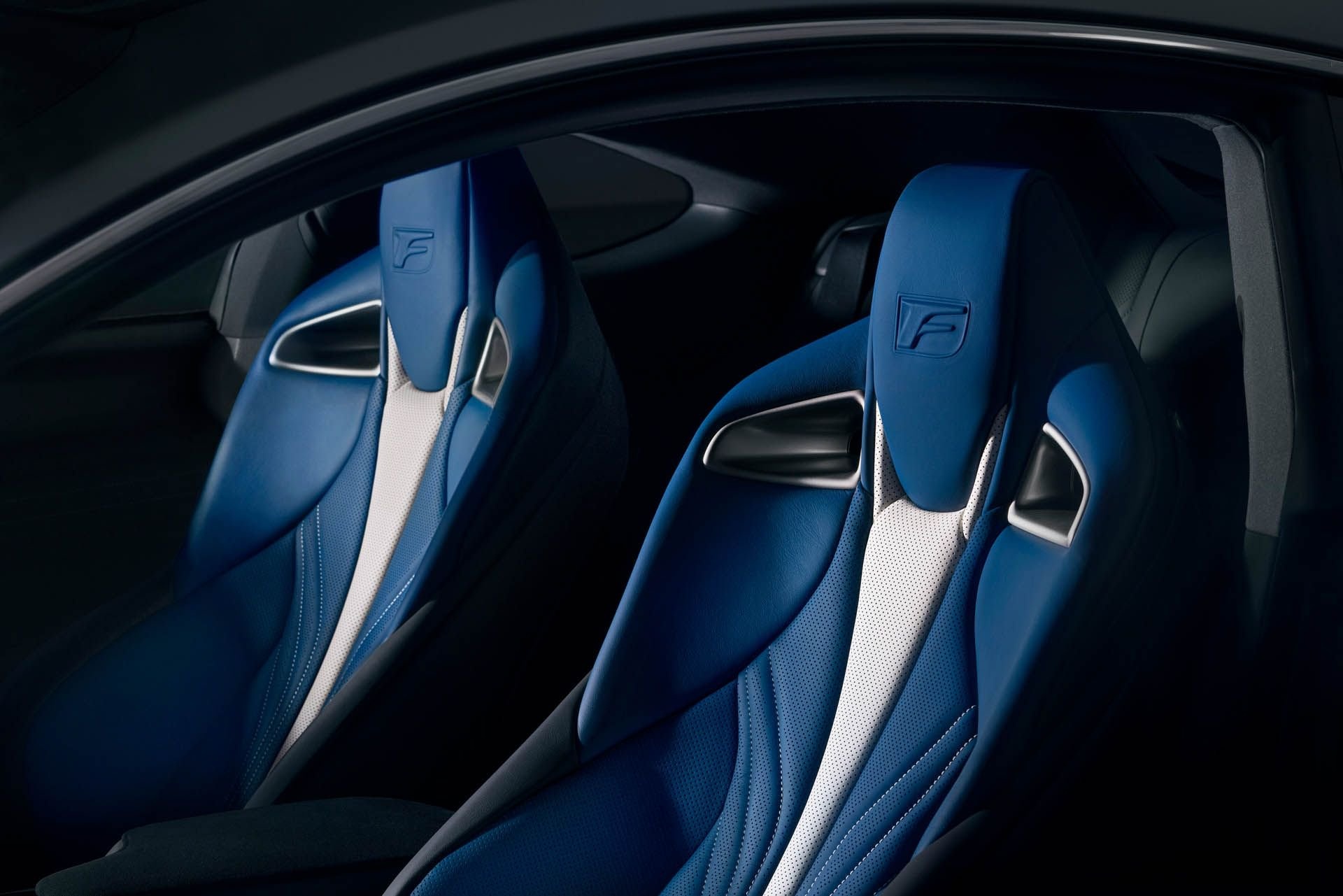 Bộ đôi Lexus bản giới hạn kỷ niệm 10 năm dòng F ảnh 5 Bo doi Lexus ban gioi han ky niem 10 nam dong F anh 5