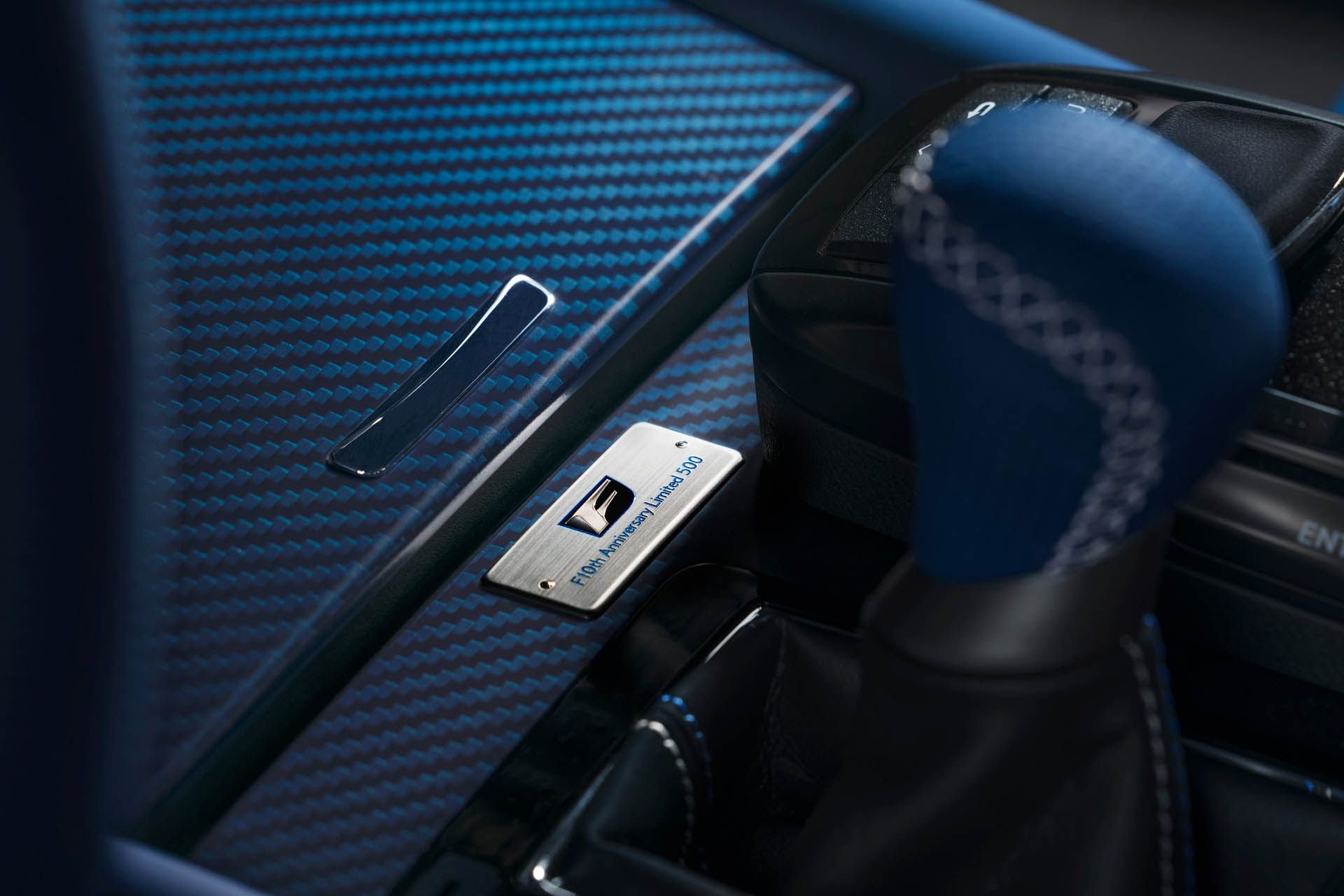 Bộ đôi Lexus bản giới hạn kỷ niệm 10 năm dòng F ảnh 8 Bo doi Lexus ban gioi han ky niem 10 nam dong F anh 8